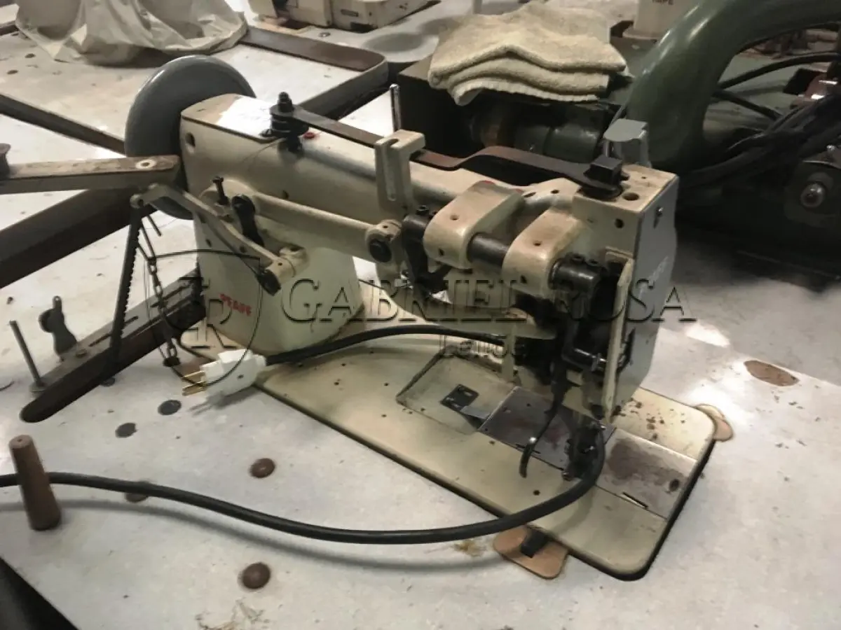 LOTE 028 - Máquinas de costura( 02 un )