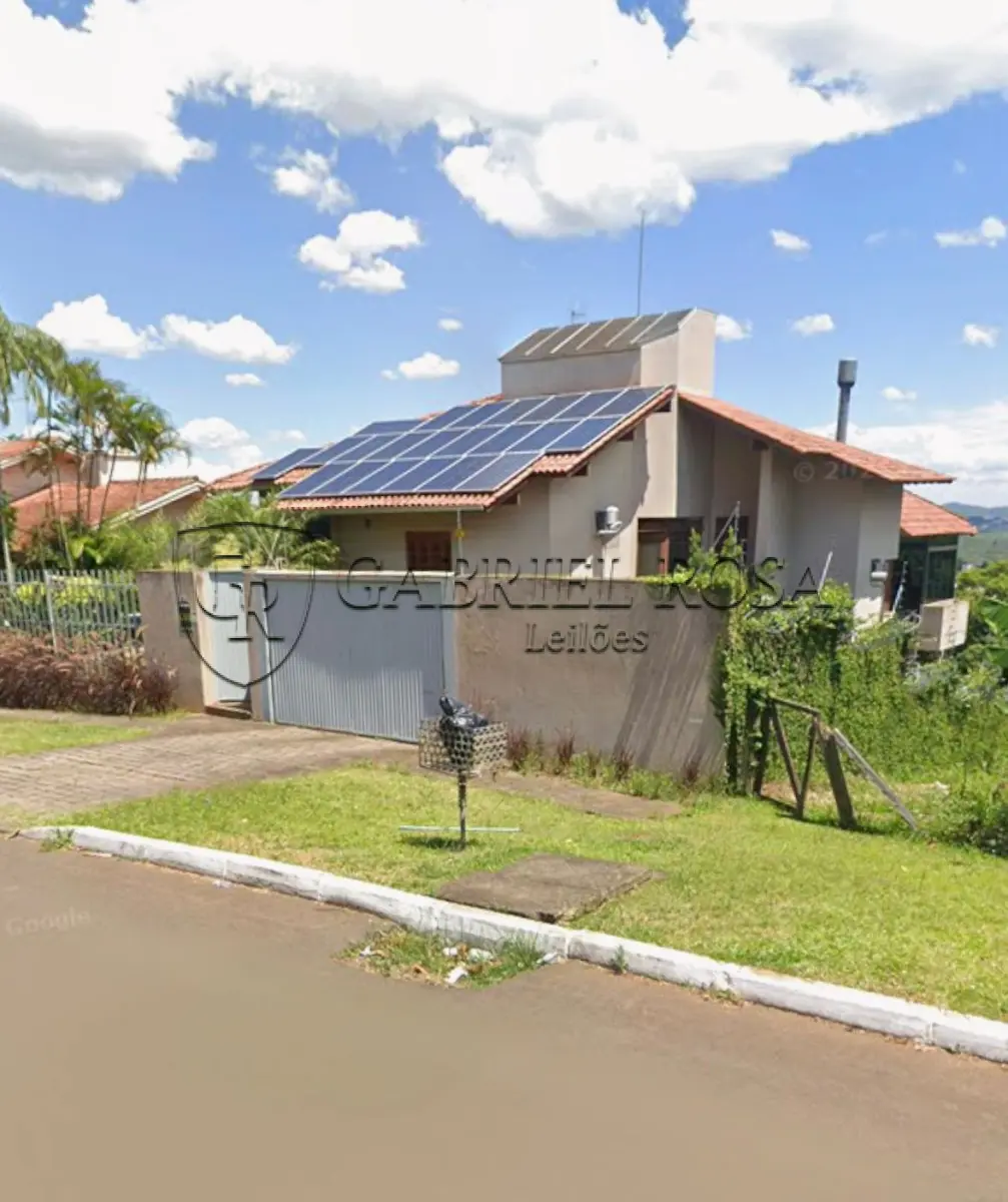 LOTE 001 - 01 Casa em alvenaria (02 pavimentos), com área de 440,02 m² e  o terreno medindo 20 metros de largura e 70 metros de comprimento, situado na Rua João Pedro Schmitt, nº 765, B.Rondônia, Novo Hamburgo/RS. Registrado sob Matrícula nº 33.639