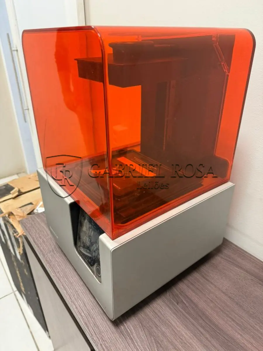 LOTE 001 - 01 Impressora 3D SLA para resina kit completo forma 2 versão padrão estereolitografia SLA, Marca: formlabs - Form 2 - SN MelodicDolphin (USADA)