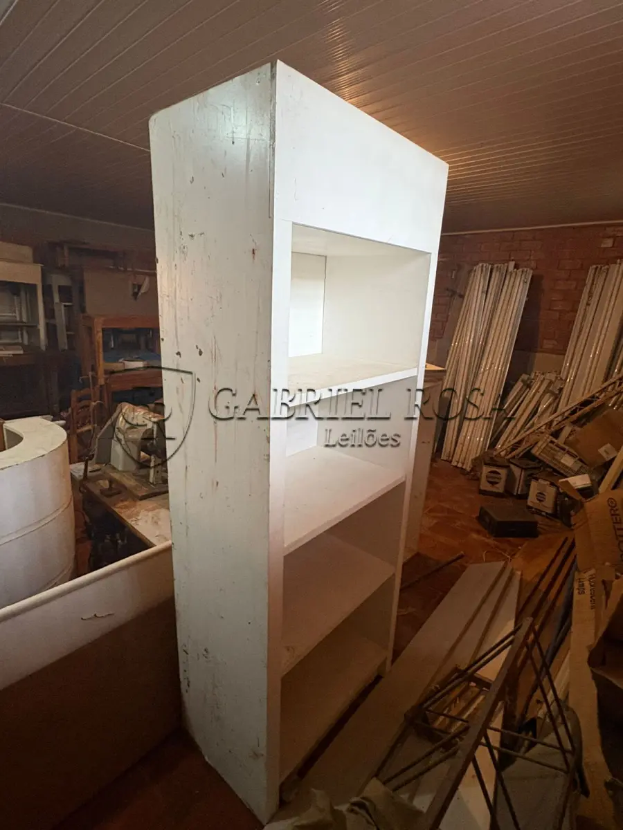 LOTE 162 - Estantes e balção( 05 un )