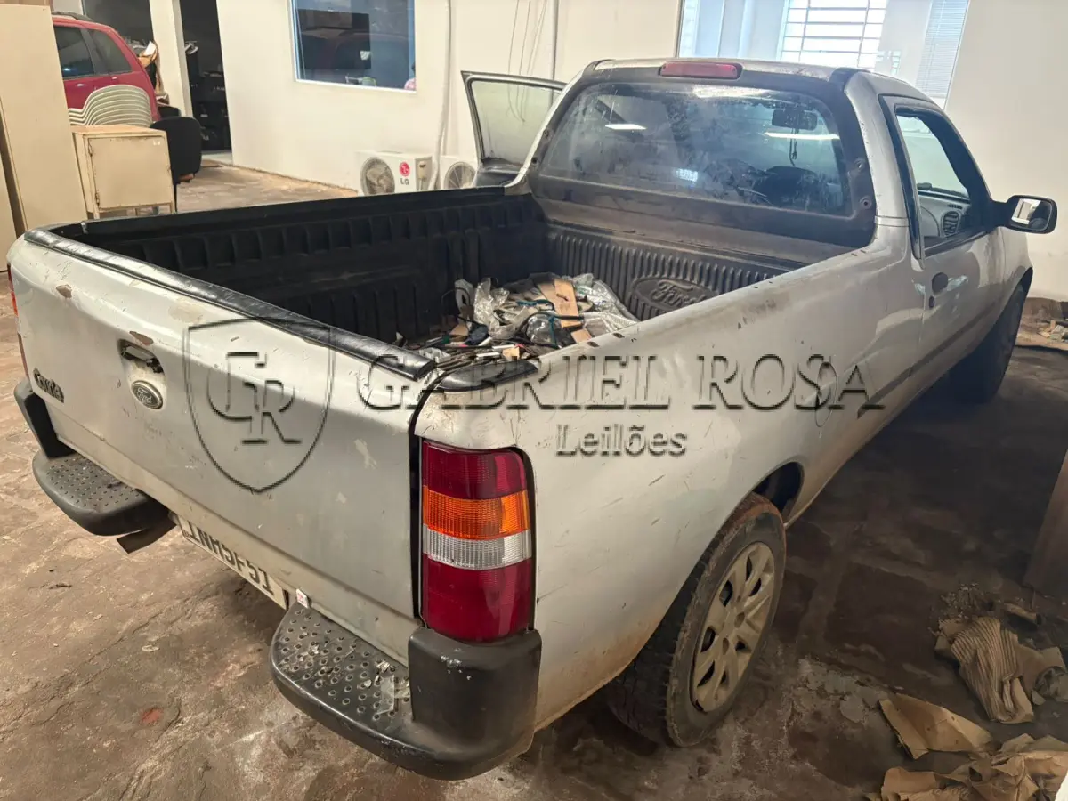 LOTE 002 - Ford Courier 1.6 L Gasolina, Ano/Modelo 2006/2007, Cor Prata, Placa INH5F51