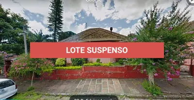 LOTE 002 - Uma casa de alvenaria própria para moradia, com a área construída de 330,17 m², terreno com mais ou menos 2.540,00 m², suas dependências, instalações e demais benfeitorias, situada na Rua Presidente Lucena, nº 4063, Bairro das Rosas, Estância Velha-RS, registrada sob matrícula 22.513