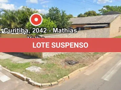 LOTE 003 - Casa com 02 domitórios, espaço de cozinha e sala integrados, 01 banheiro, 01 sala pequena, lavanderia e garagem coberta, e o respectivo terreno com área  superficial de 420 m², situada na Rua Curitiba, nº 2042, Bairro Mathias Velho, Canoas/RS. Registrado sob matrícula 41.867