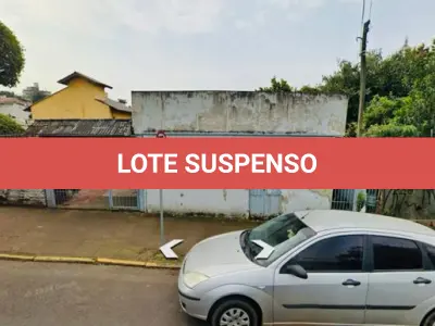 LOTE 001 - Uma casa mista de aproximadamente 48m², com padrão simples de construção e área coberta de 20m², e o respectivo terreno com 314,82 m², situada na Rua João Wendelino Hennemann, nº 579 - Bairro Rondônia - Novo Hamburgo/RS. Registrada sob matrícula nº 56.162