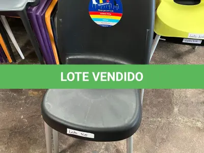LOTE 105 - Cadeiras