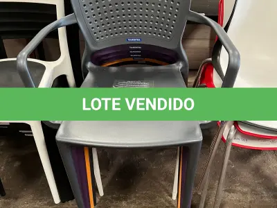 LOTE 101 - Cadeiras