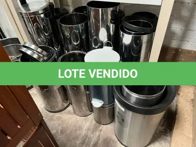 LOTE 079 - Lixeiras e acessórios