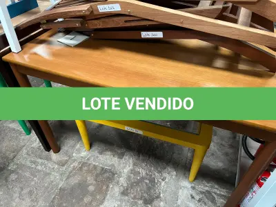 LOTE 089 - Mesa