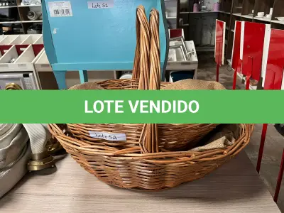 LOTE 052 - Cestos