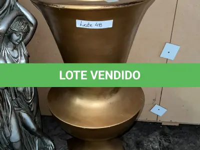 LOTE 048 - Vaso