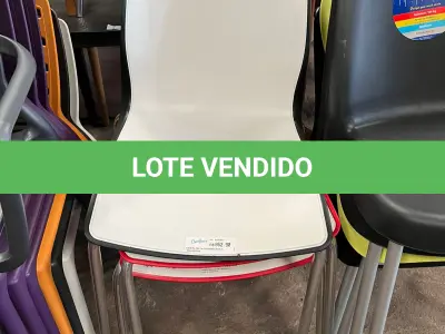 LOTE 102 - Cadeira