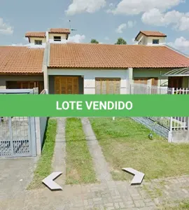 LOTE 002 - DIREITOS E AÇÕES DE 50% DE UM PRÉDIO RESIDENCIAL DE ALVENARIA, SOB Nº 327 DA RUA HOLANDA, CASA 02 DO CONDOMÍNIO RESIDENCIAL ROMEO BRANDT, COM A ÁREA TOTAL DE 59,00M2, NO BAIRRO LAGO AZUL EM ESTÂNCIA VELHA/RS