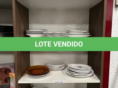 LOTE 025 - Pratos e louças