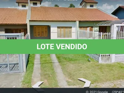 LOTE 002 - DIREITOS E AÇÕES DE 50% DE UM PRÉDIO RESIDENCIAL DE ALVENARIA, SOB Nº 327 DA RUA HOLANDA, CASA 02 DO CONDOMÍNIO RESIDENCIAL ROMEO BRANDT, COM A ÁREA TOTAL DE 59,00M2, NO BAIRRO LAGO AZUL EM ESTÂNCIA VELHA/RS