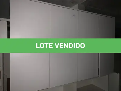 LOTE 211 - Móveis