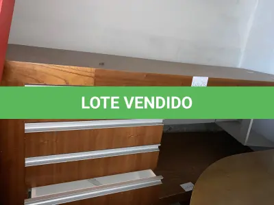 LOTE 212 - Móveis