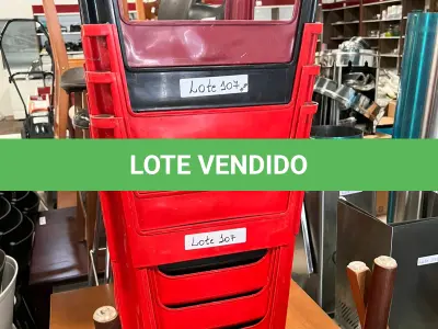 LOTE 107 - Banquetas