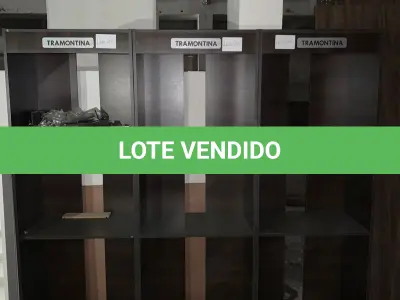 LOTE 205 - Móveis
