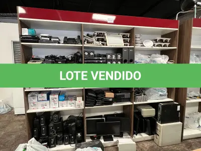 LOTE 180 - Expositores usados