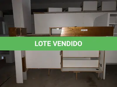 LOTE 193 - Móveis usados