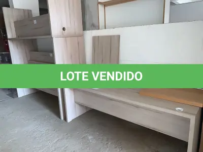 LOTE 207 - Móveis