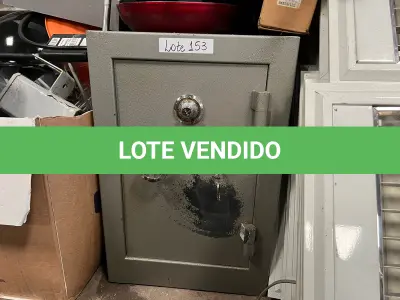 LOTE 153 - Cofre