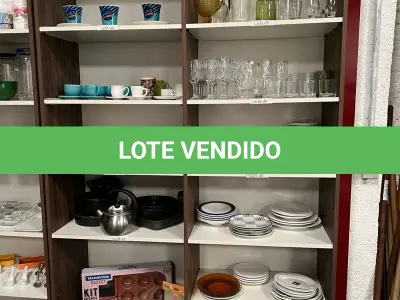 LOTE 181 - Expositores usados