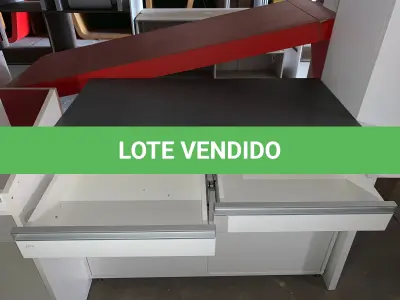 LOTE 208 - Móveis