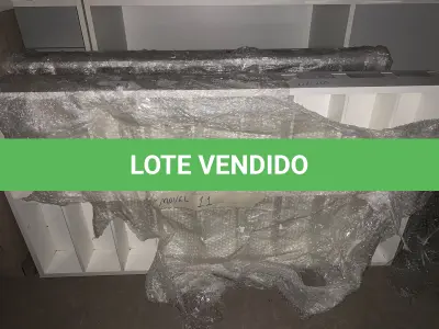 LOTE 209 - Móveis