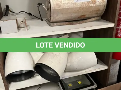 LOTE 148 - Refletores e luminárias