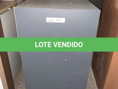 LOTE 193 - Móveis usados