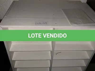 LOTE 209 - Móveis