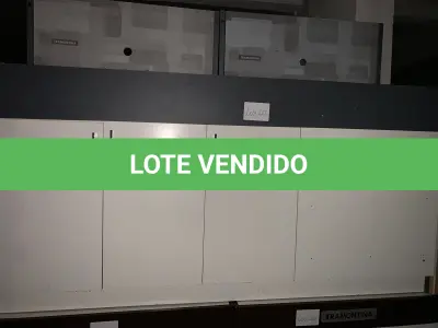 LOTE 208 - Móveis