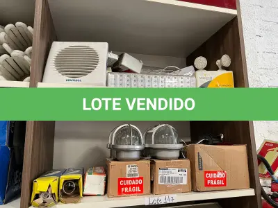 LOTE 147 - Exaustor, lâmpadas e acessórios