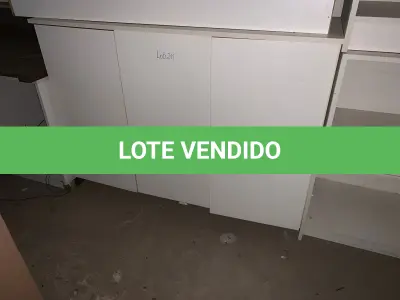 LOTE 211 - Móveis