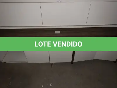 LOTE 208 - Móveis