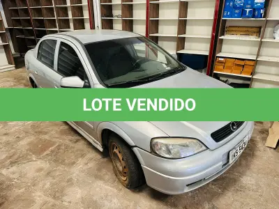 LOTE 001 - VEÍCULO GM/ASTRA SEDAN CD, COR PRATA, ANO/MODELO 2002/2002, PLACA IKS5434, RRENAVAM: 785609415, CHASSI: 9BGTT69B02B155489