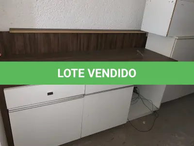 LOTE 208 - Móveis