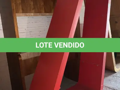 LOTE 214 - Expositores
