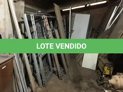 LOTE 083 - ESTRUTURA DE DIVISÓRIAS, DIVISÓRIA, ARMÁRIO, COFRE E MÓVEIS EM GERAL