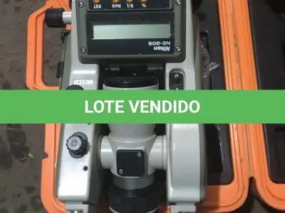 LOTE 073 - NIVEIS E TEODOLITOS P/TOPOGRAFIA (33 PÇS)