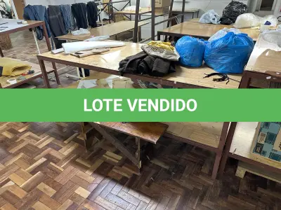 LOTE 038 - Mesas diversas( 22 un )