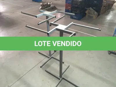 LOTE 160 - Arara metálica( 02 un )