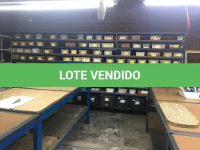 LOTE 133 - Prateleiras( 02 un )