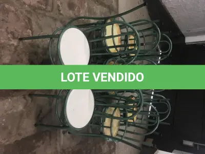 LOTE 039 - Conjunto de mesas(08 un) e cadeiras(14 un) para refeitório