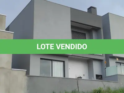 LOTE 001 - Prédio residencial de alvenaria, em dois pavimentos, sendo 49,06m² de pavimento térreo e 54,08m² de pavimento superior, com a área real privativa de 102,47 m², área real de uso comum de 0,67 m², totalizando uma área de 103,14 m², demonimado Casa 03 do "Condomínio Residencial Solin, e uma vaga de estacionamento descoberta com 12,50 m², situado na Rua Hulda Dienstmann, nº 235, Bairro Bela Vista, Estância Velha/RS. Registrado sob Matrícula nº 47.630
