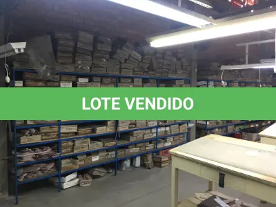 LOTE 130 - Prateleiras( 02 un )