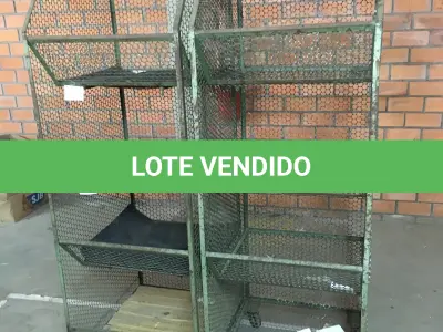 LOTE 127 - Carro metálico com nichos( 07 un )