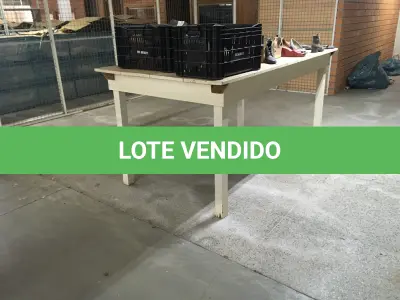 LOTE 135 - Mesas e bancadas de trabalho( 35 un )