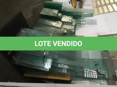LOTE 055 - Sucata de vidro e papelão